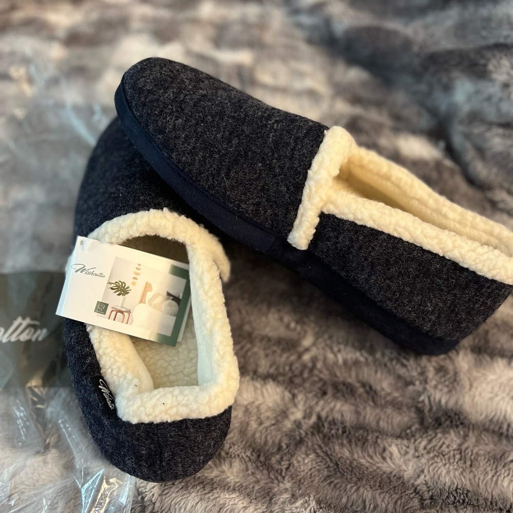 NWT Women’s Slippers